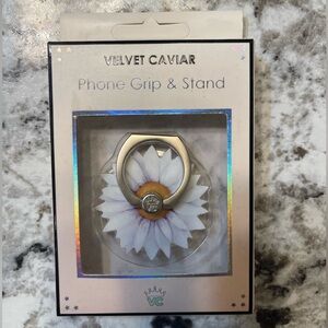 Velvet Caviar Daisy Phone Grip & Stand